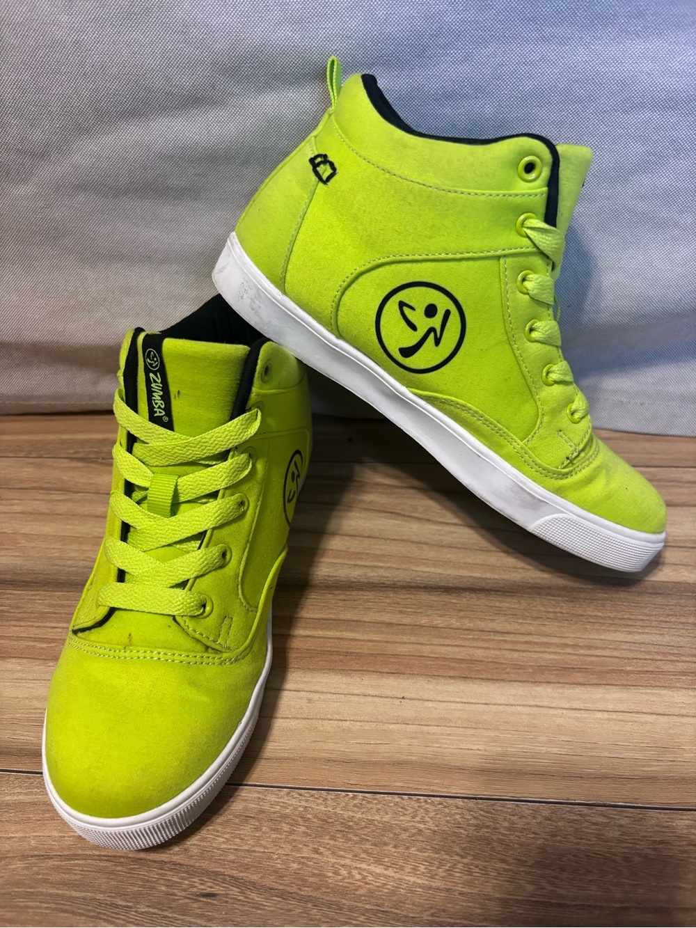 Zumba neon green sneakers women’s size 6